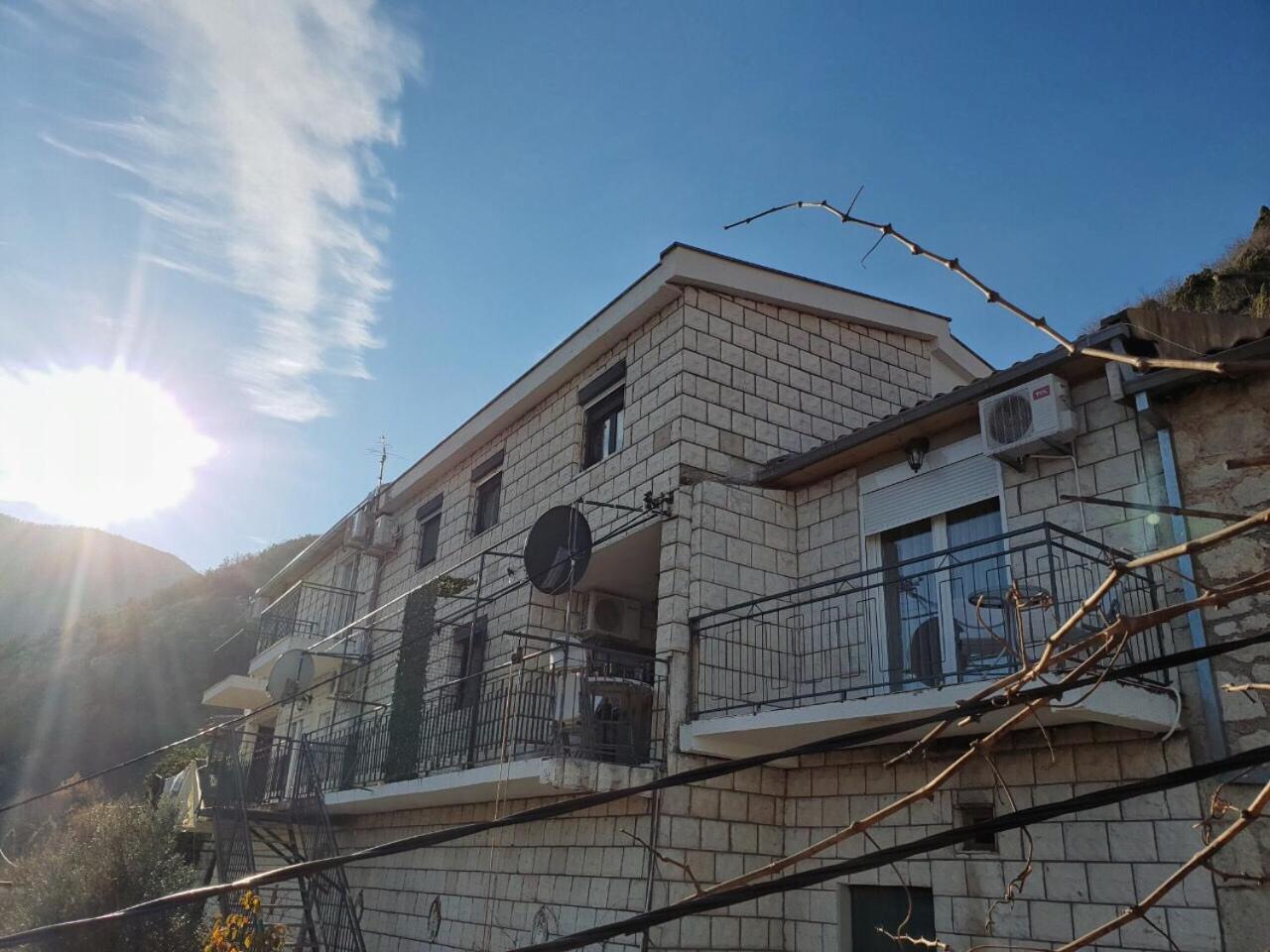 Apartments "Old House Pajovic" เวียร์ปาซาร์ ภายนอก รูปภาพ